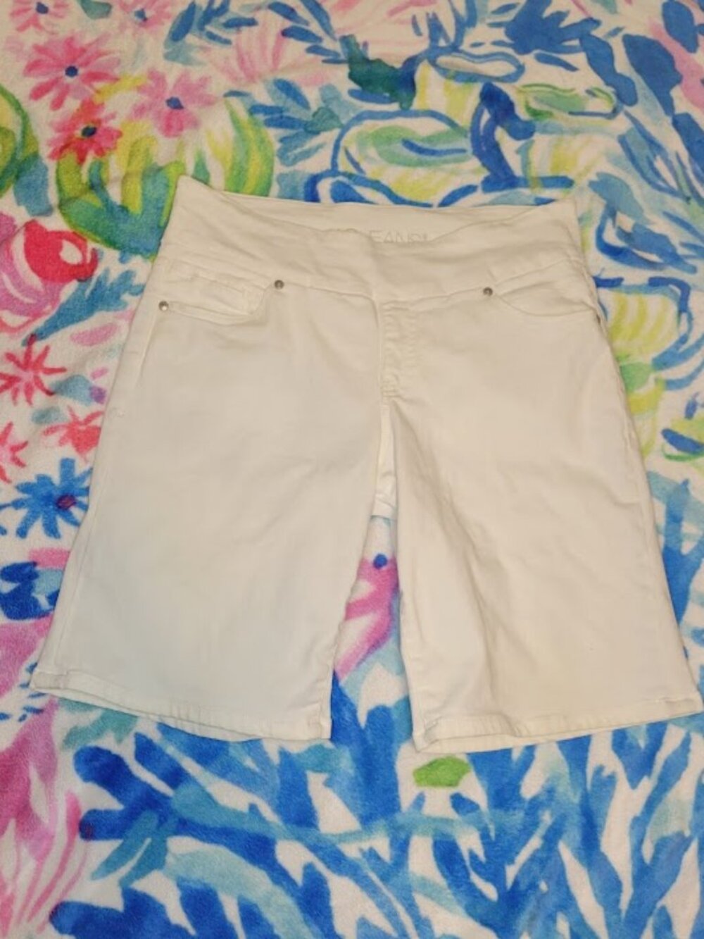 JAG Jeans Classic Fit White Stretch Bermuda Shorts Size 12 10” Inseam
